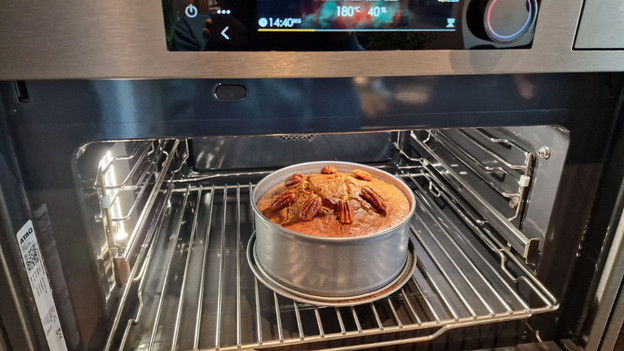 Worteltaart in oven