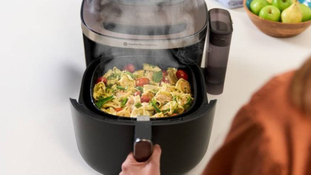 Philips single basket airfryer with steam function
