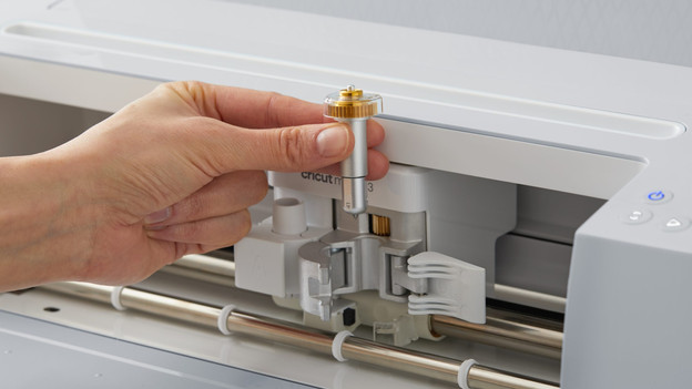 Een Debossing Tip bevestigen aan een Cricut apparaat