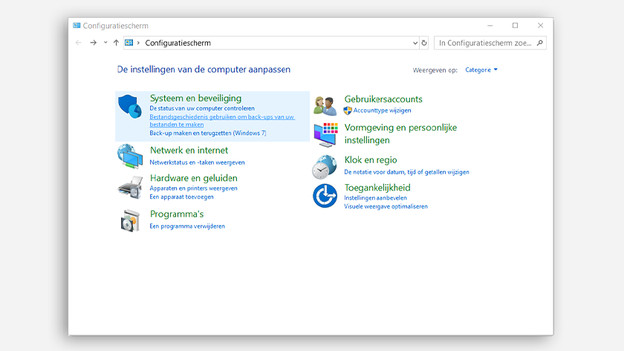 Selecteer configuratiescherm en dan bestandsgeschiedenis