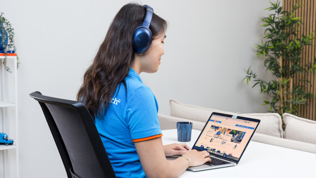 Noise canceling JBL Tour One M3