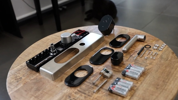 LOQED: vervangt het slot en het deurbeslag