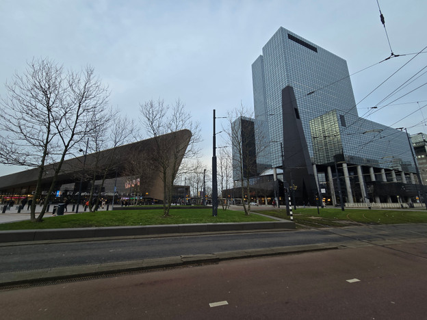 With the wide-angle lens, you can easily capture a large building.