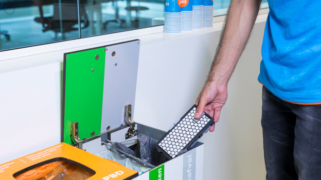 Knock out vacuum filter