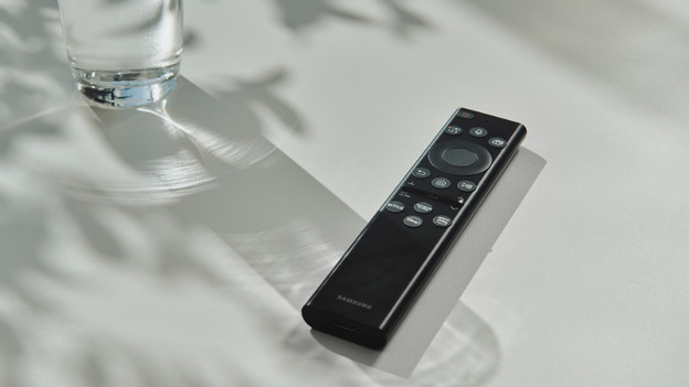 BU8000: uitgebreide tv met Solar One Remote