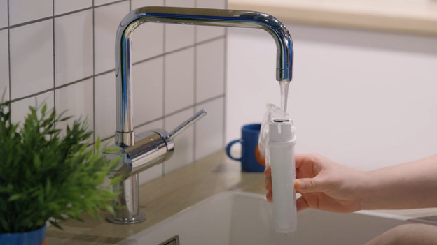 Install the water filter