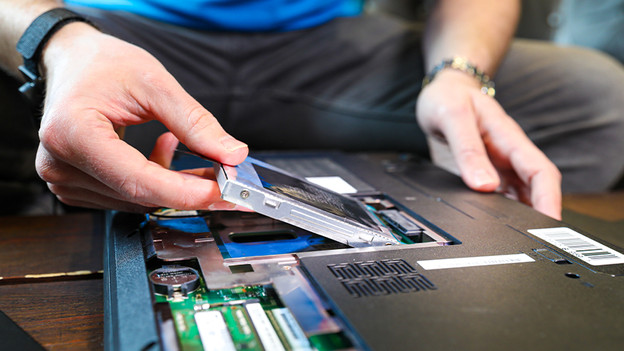 Man bouwt SSD in computer maar Windows kan schijf niet vinden
