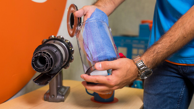 Zuigkracht steelstofzuigers: stofbak schoonmaken