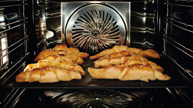 Oven with croissants