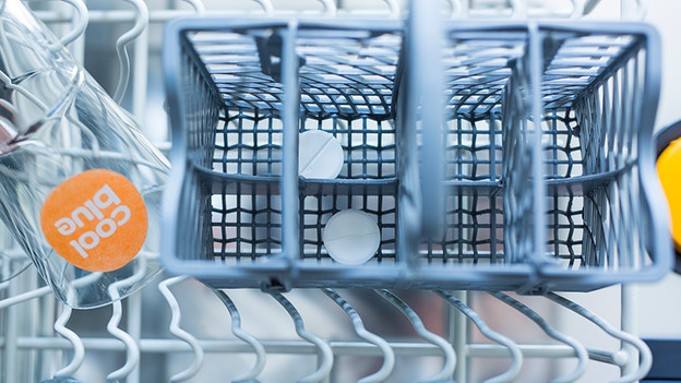 Remove in the dishwasher