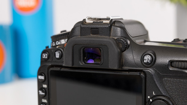 SLR camera: optical viewfinder