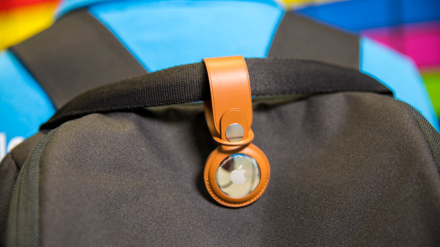 AirTag en AirTag hanger voor aan tas