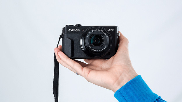 Expert reviews and comparison with Canon mirrorless cameras