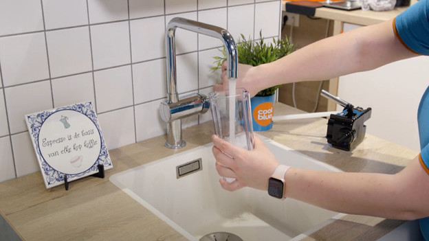 Spoel de machine door