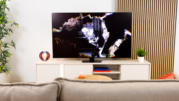 Glare Free screen QN90F