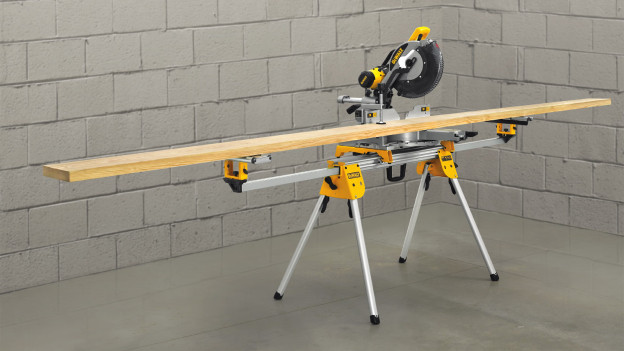 Een afkortzaag met tafelverbreding