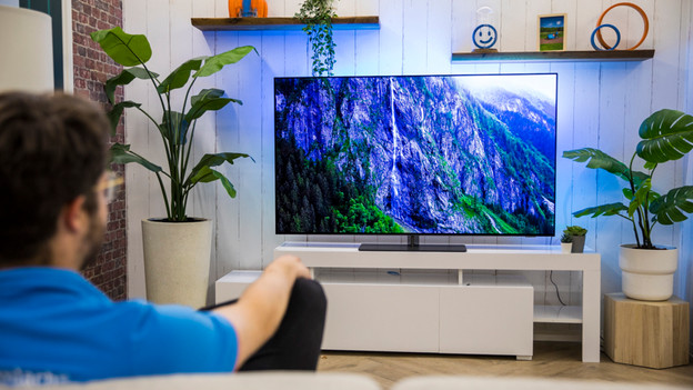 Contrast Philips OLED808