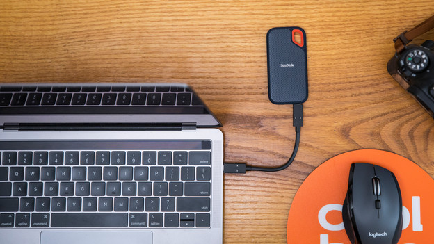 Externe SSD aangesloten op laptop