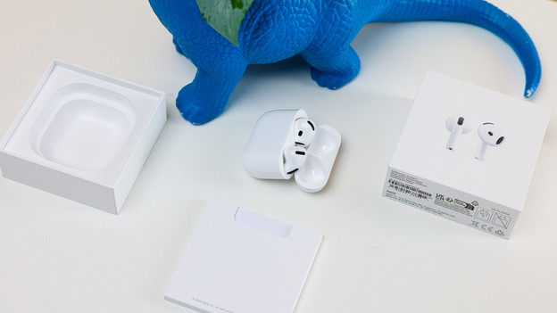 Expert review Apple AirPods 4 Active Noise Cancellation