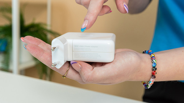 Power of the Apple MacBook adapter