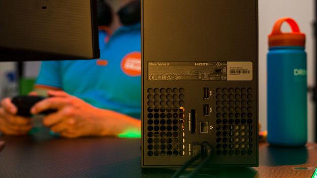 Connectors of an Xbox Series X | S monitor