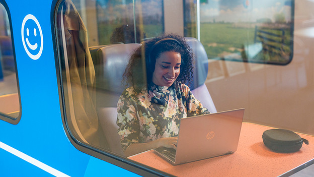 Person works on the Coolblue train.