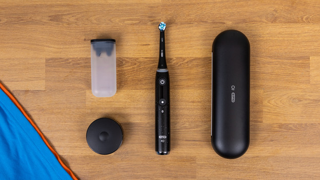 iO 10: smart charging dock, rechargeable travel pouch, and brush attachment