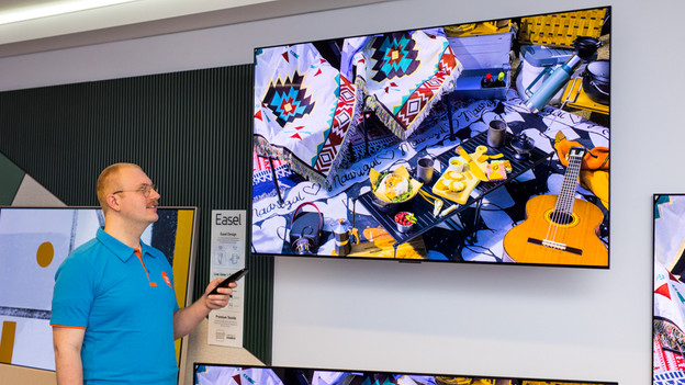 Viewing angle and reflections of the LG C3 OLED Evo TV