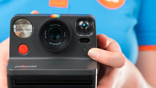 Polaroid Now: photos with dual lighting