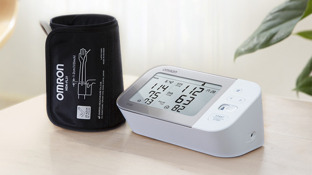 Blood pressure monitor with cuff