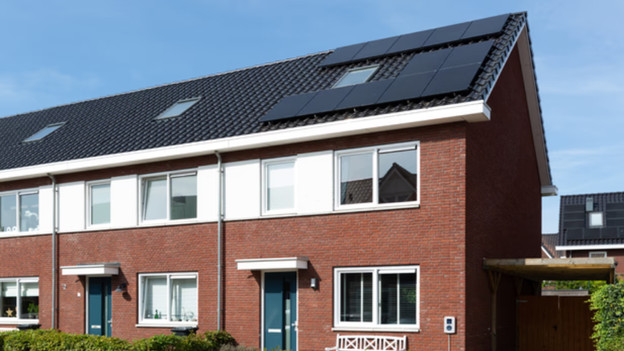 4. Je zonnepanelen hebben een oost-west opstelling in plaats van noord-zuid