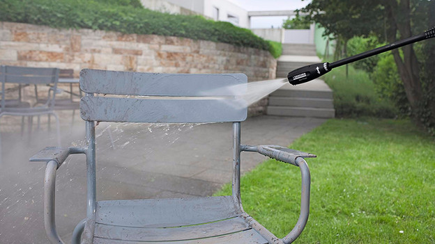 Tuinmeubelen schoonmaken