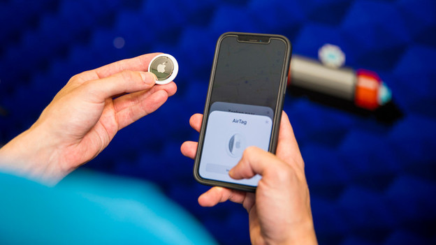 Find your items back with Apple AirTag