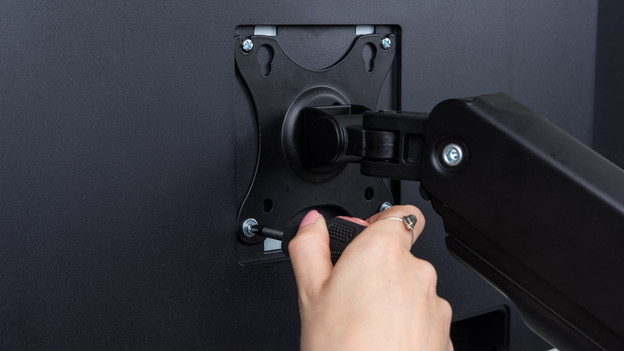 Installeer de monitorarm op de monitor