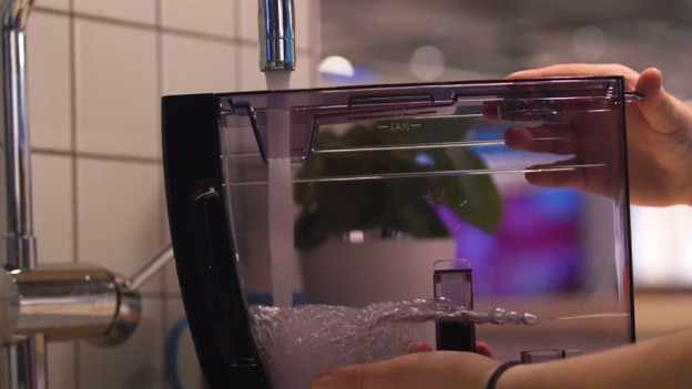 Vul het waterreservoir