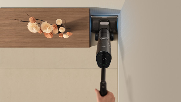 How closely to the edges does the electric mop clean?