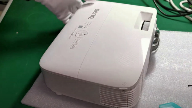 Beamer lamp vervangen