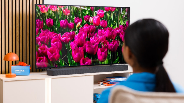 Compare the Philips OLED810 to the OLED760