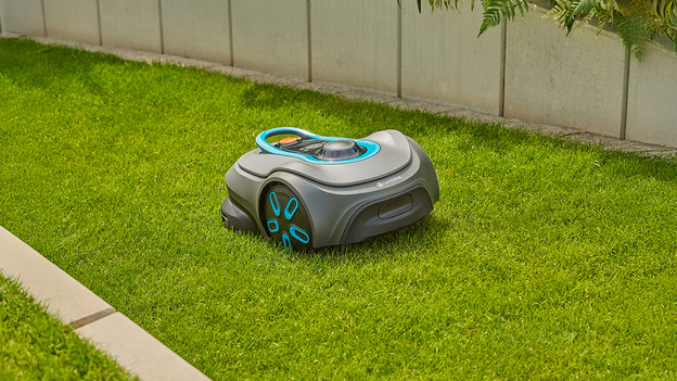 Robotmaaier is gras aan het maaien