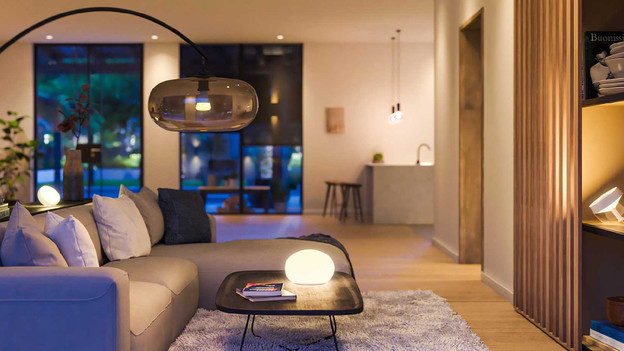 Meerdere Philips Hue Go lampen in een kamer