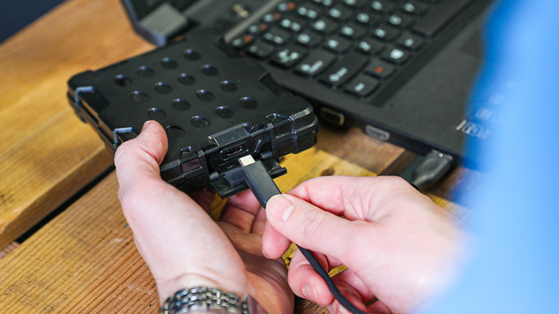 Aansluiten met een SSD behuizing