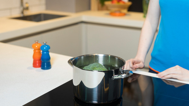 Quickly boil water and pause preparation