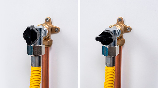 Open and closed gas valve