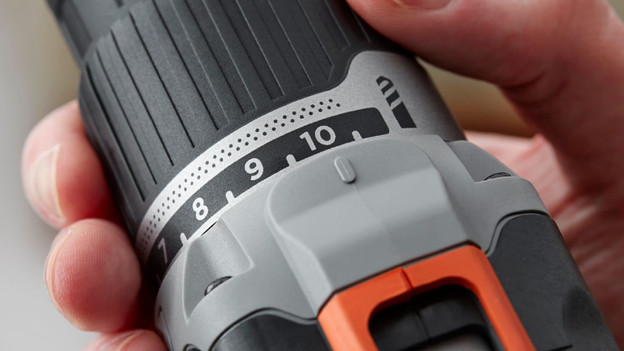 Toerental instellen boormachine boren in hout