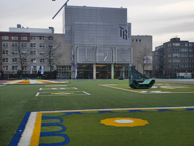 With the 200-megapixel lens, I can see many details in my photos.