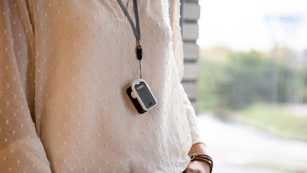 Saturatiemeter om nek