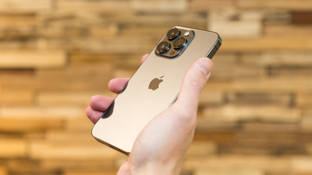 Camera island with 3 lenses