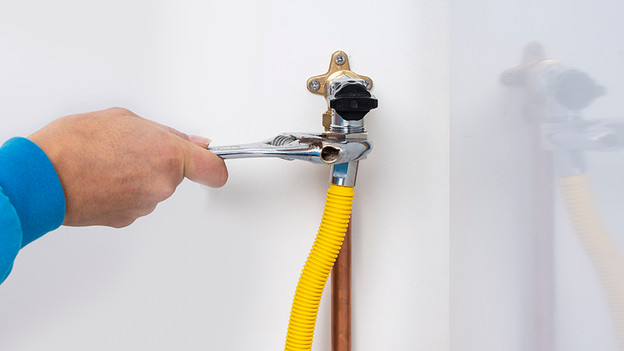 Turn the gas hose on the gas