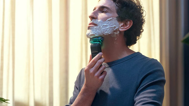 Electric shaver: both wet and dry