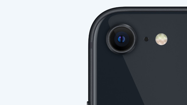 SE 2022: single 12-megapixel camera